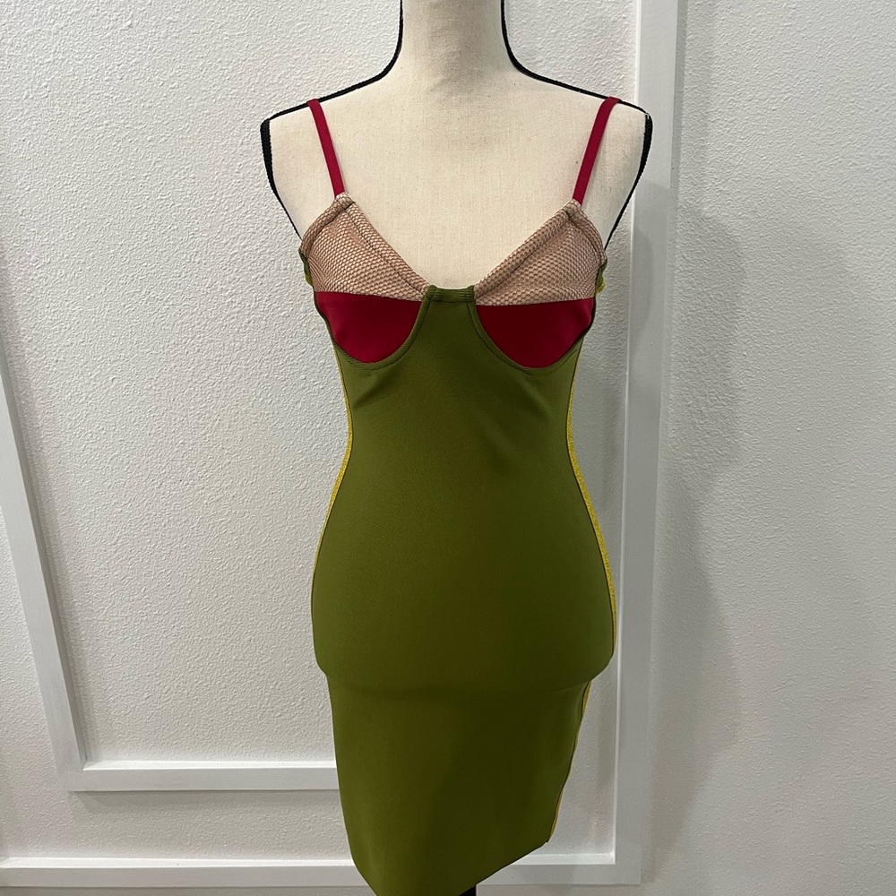 NWOT- Bodycon holiday dress (S)